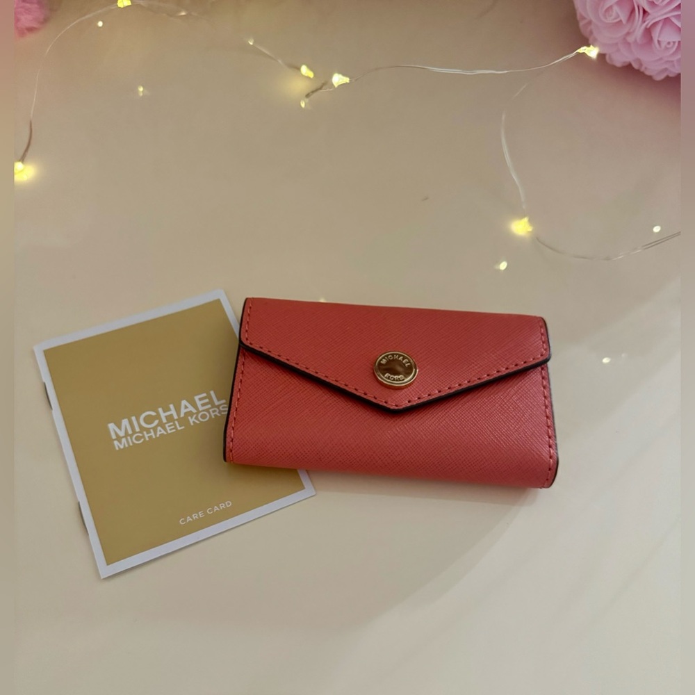 Michael Kors NWOT Coral Pink/Orange and Gold 6 Key Holder - Picture 3 of 5